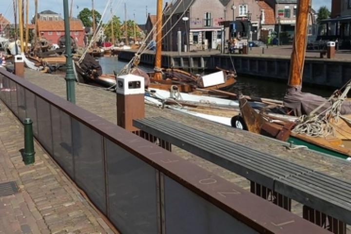 self closing flood barrier spakenburg